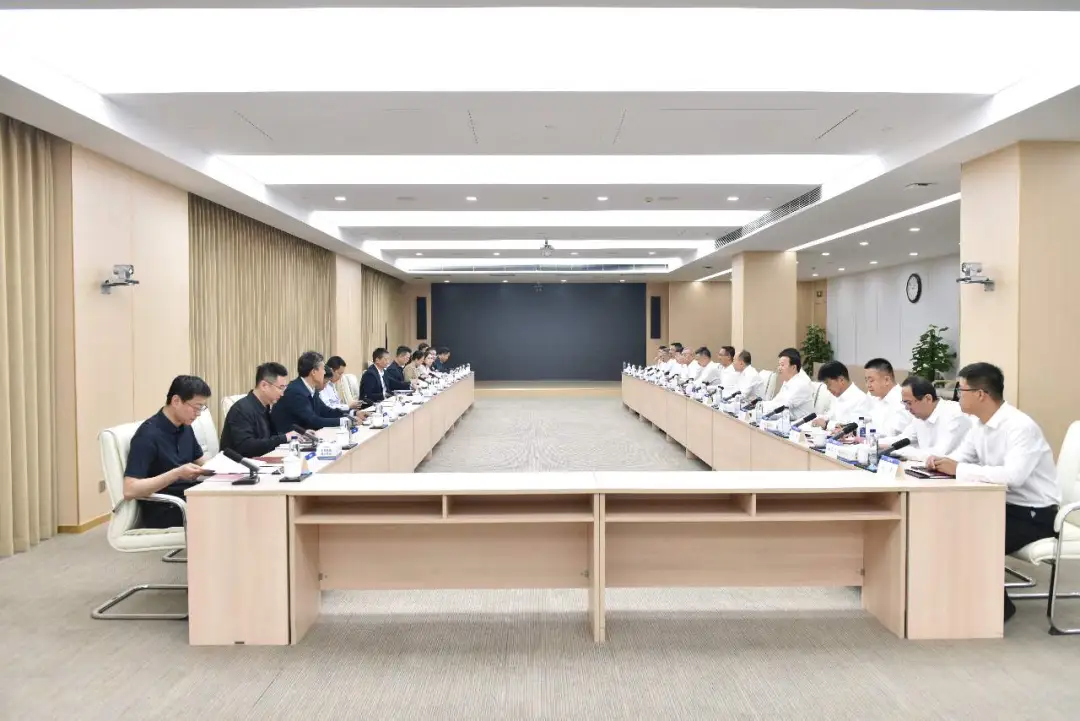 公司主要领导会见北京市朝阳区委副书记、区长吴小杰